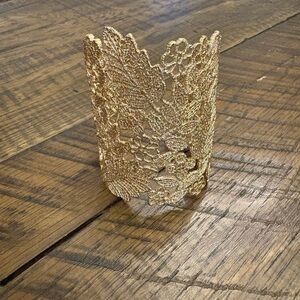 Stella & Dot gold floral cuff bracelet